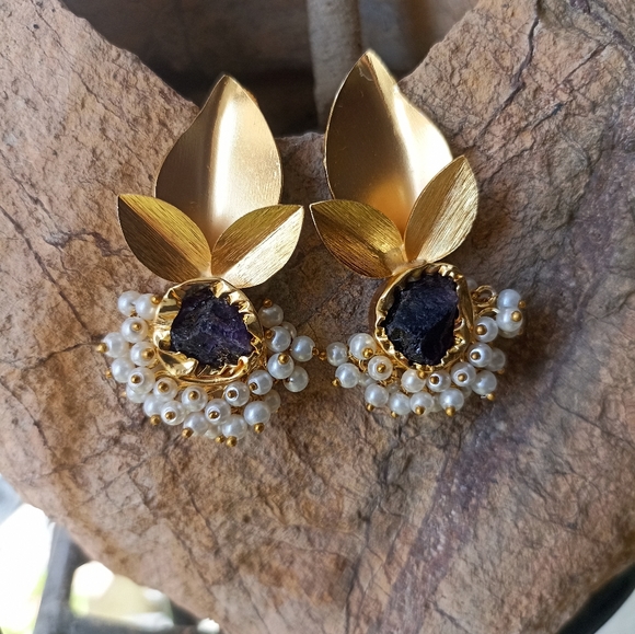 Very pretty handmade gold platted stone studded earrings - Picture 9 of 13